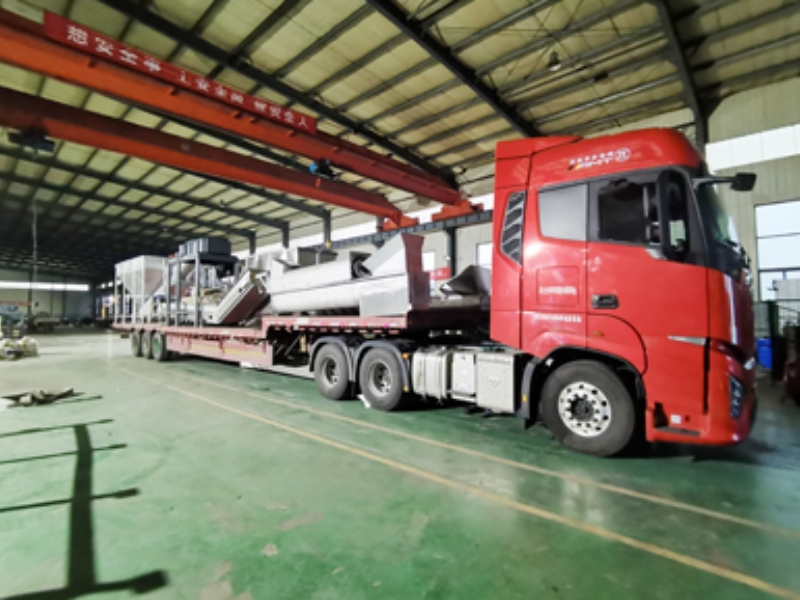 餐廚垃圾處理設(shè)備運輸現(xiàn)場